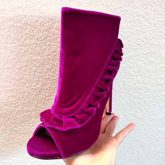 Velvet Ruffled Booties - Picture 4 of 15